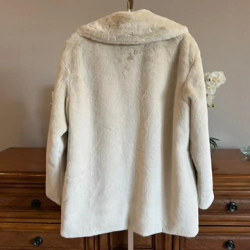 EXPRESS Ivory Faux Fur Coat Plush Mid Length Jacket Size M - Picture 8 of 9